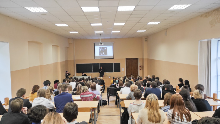 В рамках проекта института физики «Современные достижения науки и техники» для учащихся образовательных учреждений Санкт-Петербурга и Ленинградской области организованы четыре научно-популярные лекции