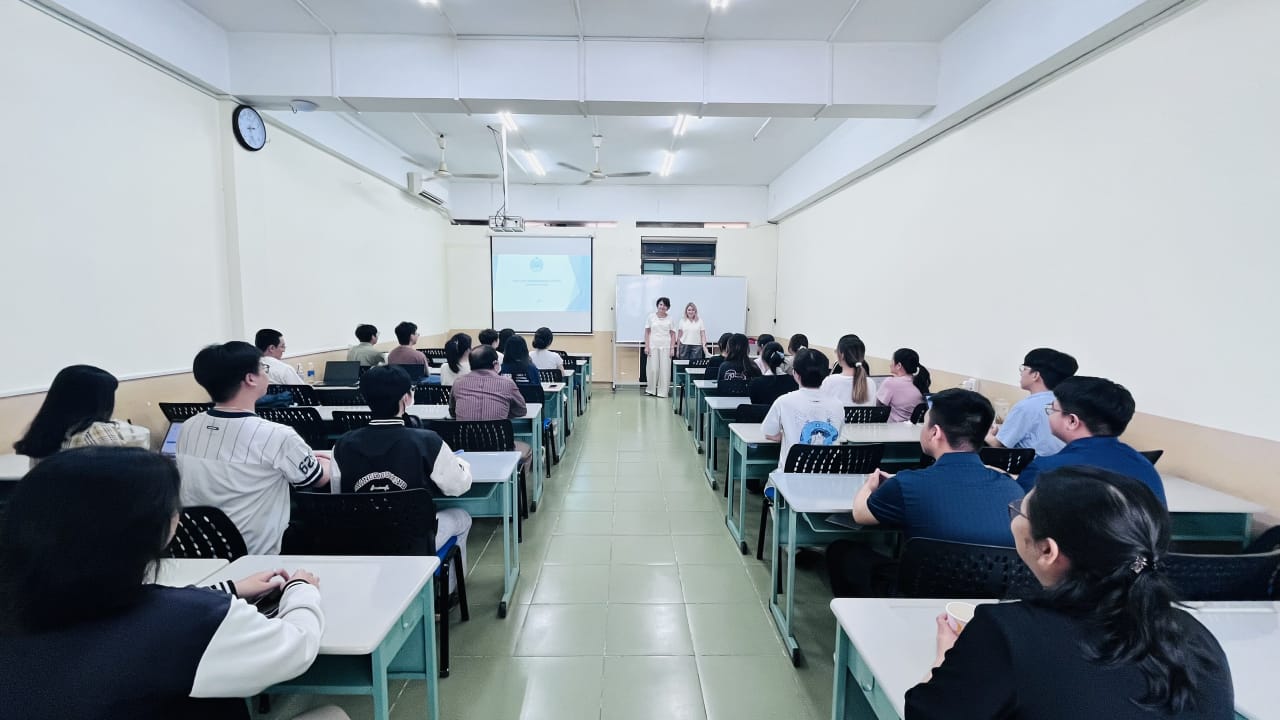 Во Вьетнаме завершились курсы повышения квалификации РГПУ им. А. И. Герцена для педагогов-русистов