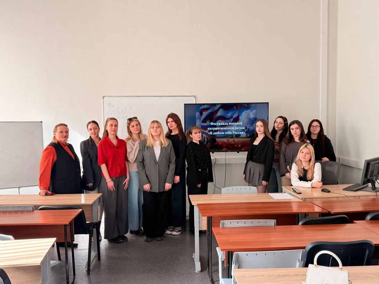 На юридическом факультете состоялся яркий и трогательный фестиваль военной патриотической песни «Я люблю тебя, Россия!», объединивший студентов и преподавателей