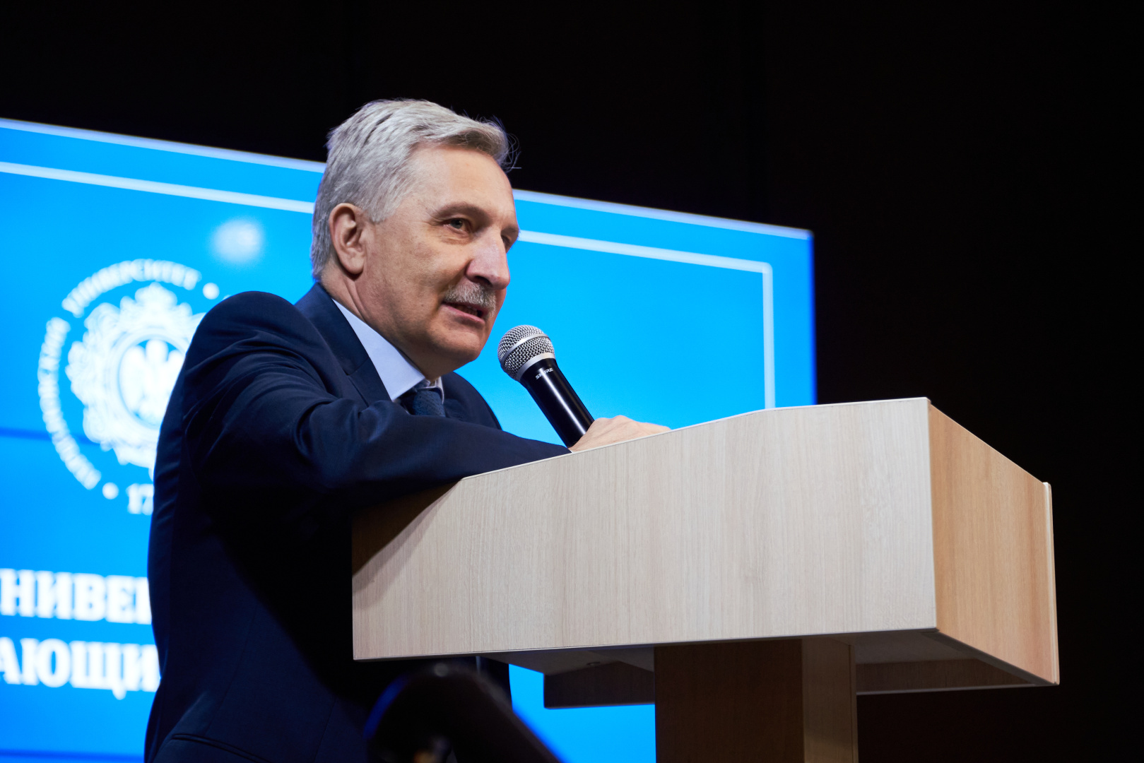 Ректор РГПУ им. А. И. Герцена Сергей Тарасов провел лекцию в московской школе № 1529
