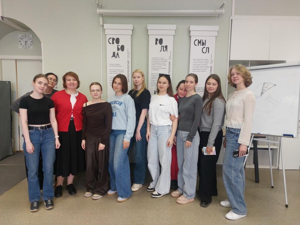 Студенты вместе с куратором группы Тужиковой Е.С. посетили экскурсию в Музее Логотерапии