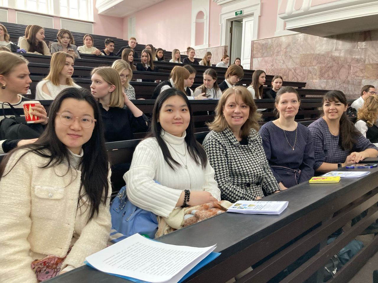На Международной научно-практической конференции «Языкознание для всех»