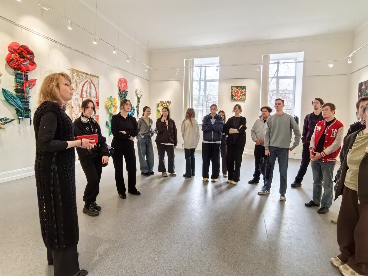 Занятие для будущих дизайнеров по цветоведению и основам композиции прошло на выставке PRIMAVERA в Открытом кампусе  