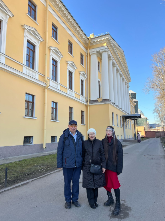 У здания СПб Духовной академии, Обводный канал, 7. Здесь был Институт народов Севера с 1930 г..png