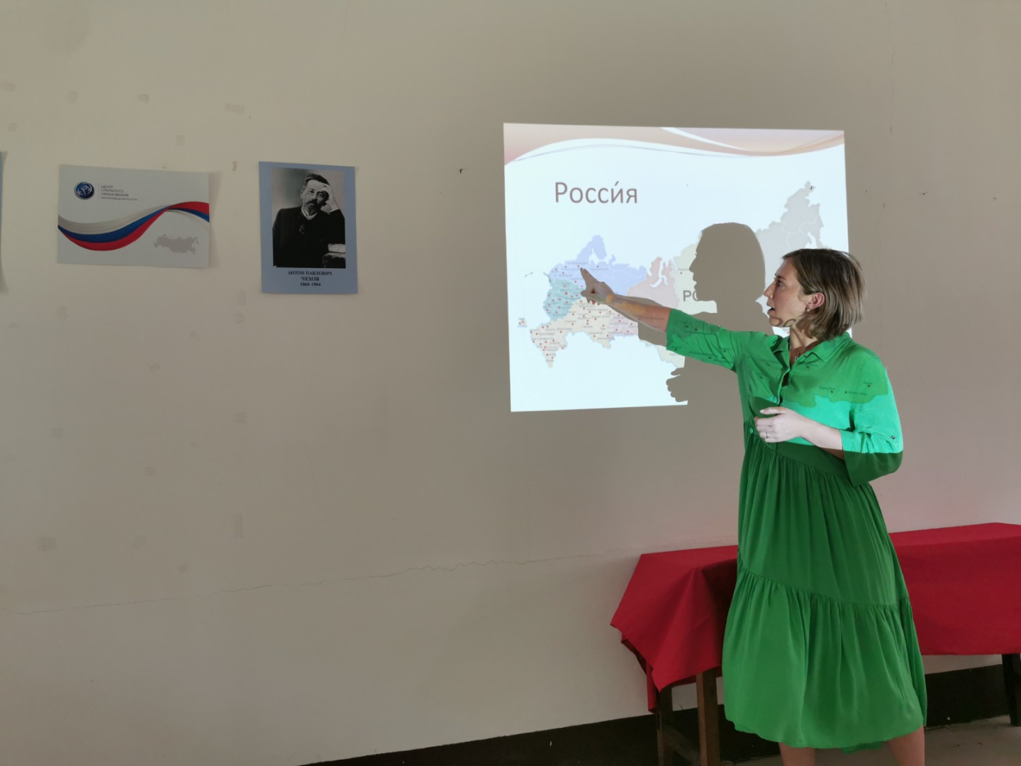Преподаватели института русского языка как иностранного РГПУ им. А.И. Герцена начали реализацию курса русского языка в рамках работы Центра открытого образования в Лаосском национальном университете