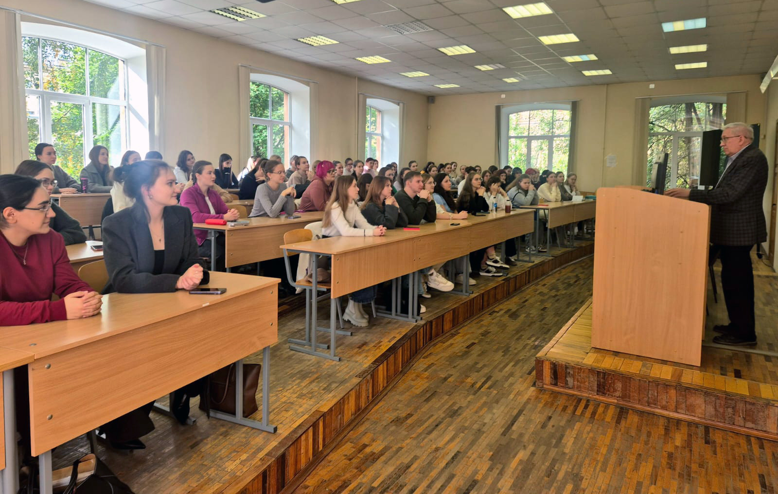 Состоялась лекция почётного профессора РГПУ им. А.И. Герцена, доктора педагогических наук, профессора кафедры сурдопедагогики Геннадия Николаевича Пенина "Дефектология: путь в профессию"