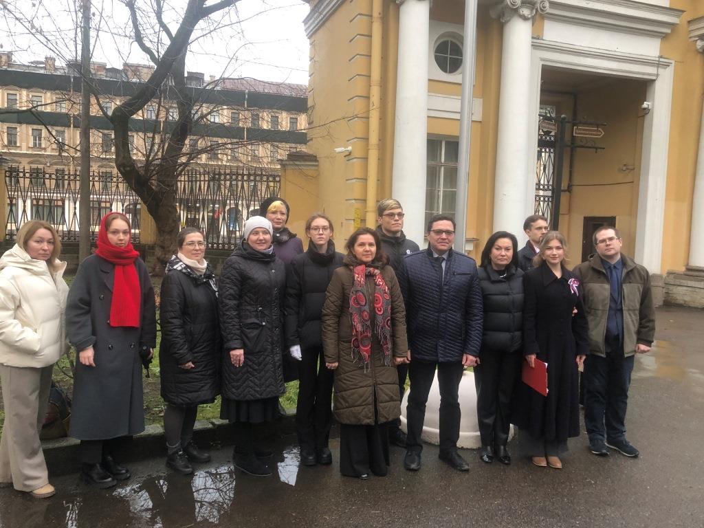 Поднять Государственный Флаг Российской Федерации доверили студентке института психологии Скляровой Варваре