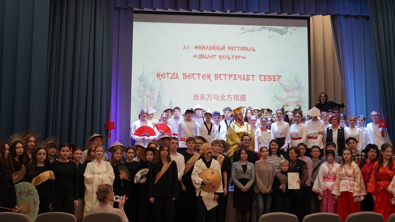 Студенты Института художественного образования на XV юбилейном фестивале «Диалог Культур» в ГБОУ гимназия №406 Пушкинского района Санкт-Петербурга