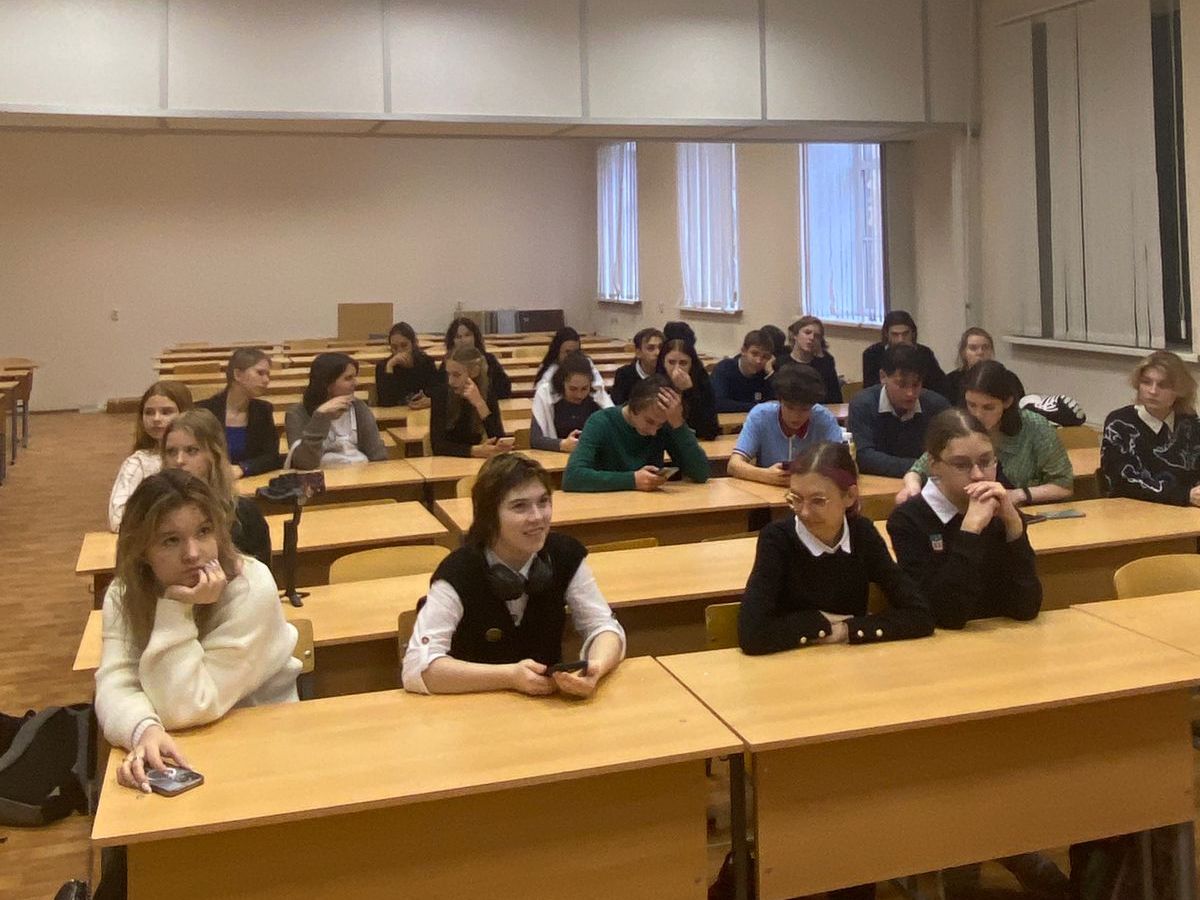 В рамках профориентационной работы в институте иностранных языков кафедрой методики обучения была организована и проведена интерактивная встреча-беседа «Путешествие в мир профессий со знанием иностранного языка»