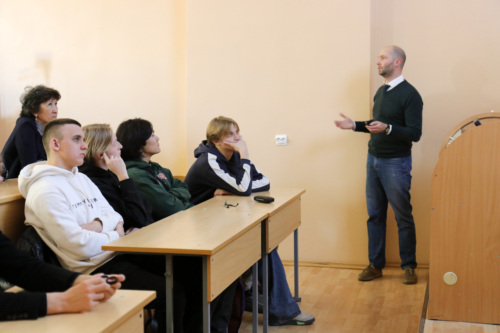 sdnt-open-lecture-losev-2023-018.jpg