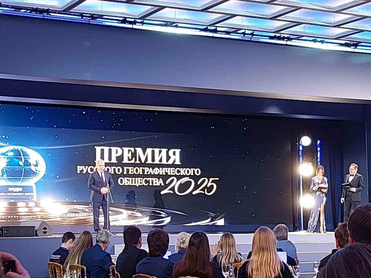 Президент РФ Владимир Путин поддержал идею создания под эгидой РГО школьного учебника по географии