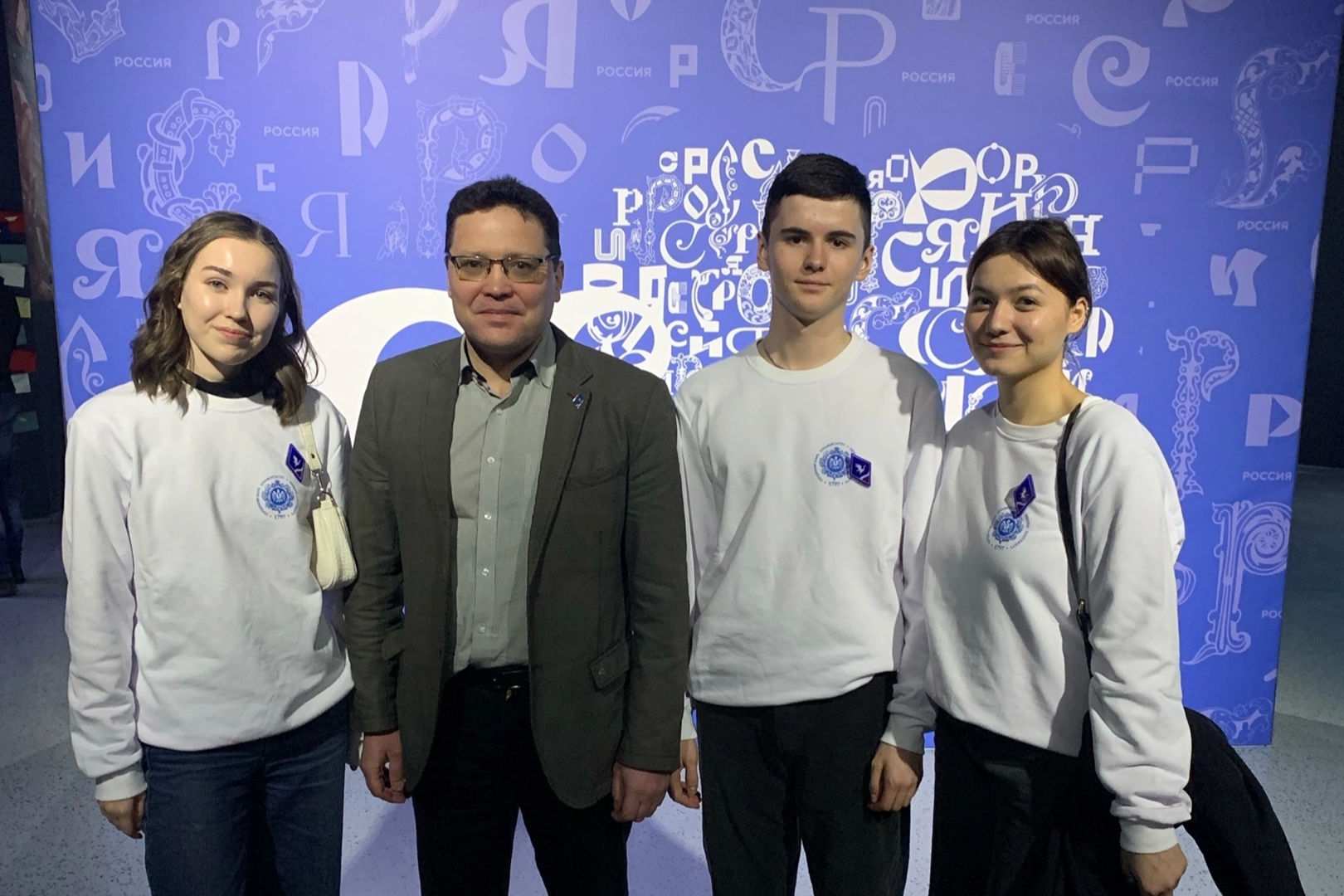 fQ0SzbaBLMA - Алексей Сафонов.png