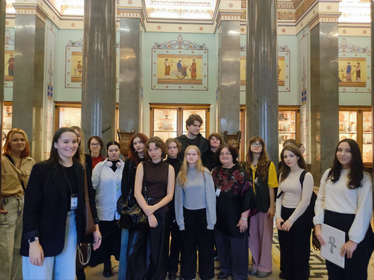7 ноября студенты младших курсов посетили эрмитажное занятие досугового клуба 
