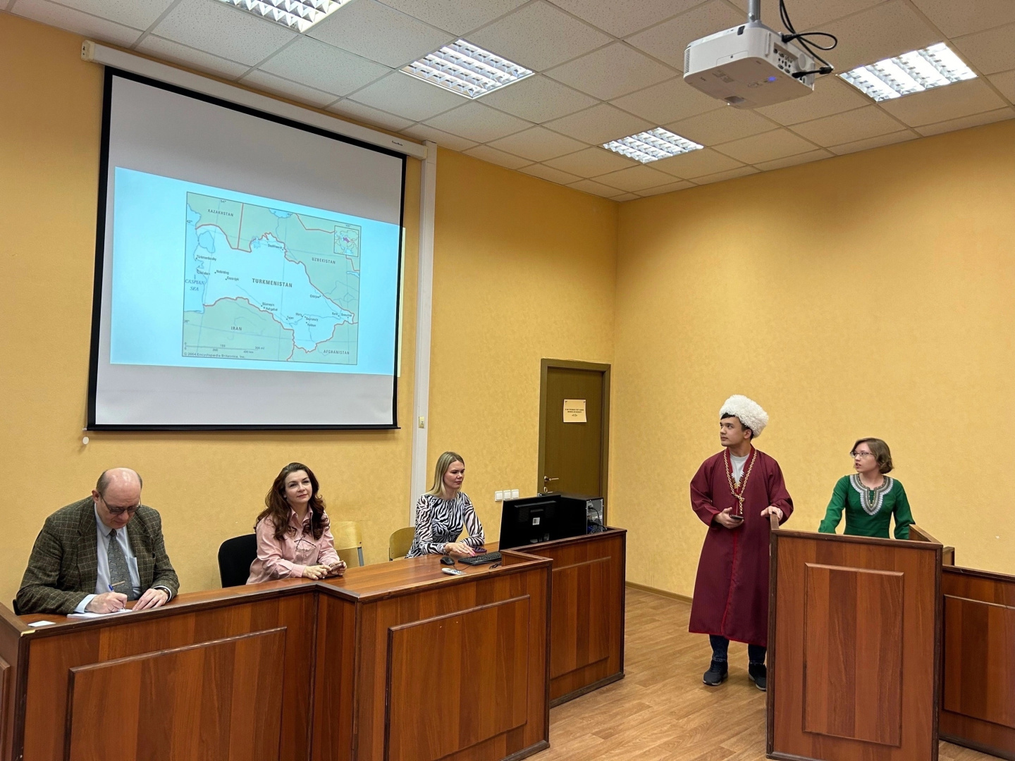 На юридическом факультете РГПУ им. А. И. Герцена состоялось первое заседание круглого стола «Семейно-правовые ценности народов мира», посвященного Году Семьи в России