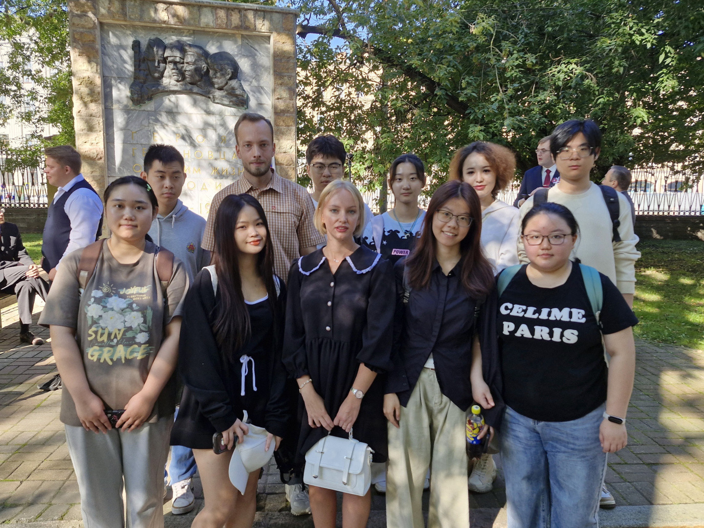 Иностранные студенты почтили память героев-ленинградцев