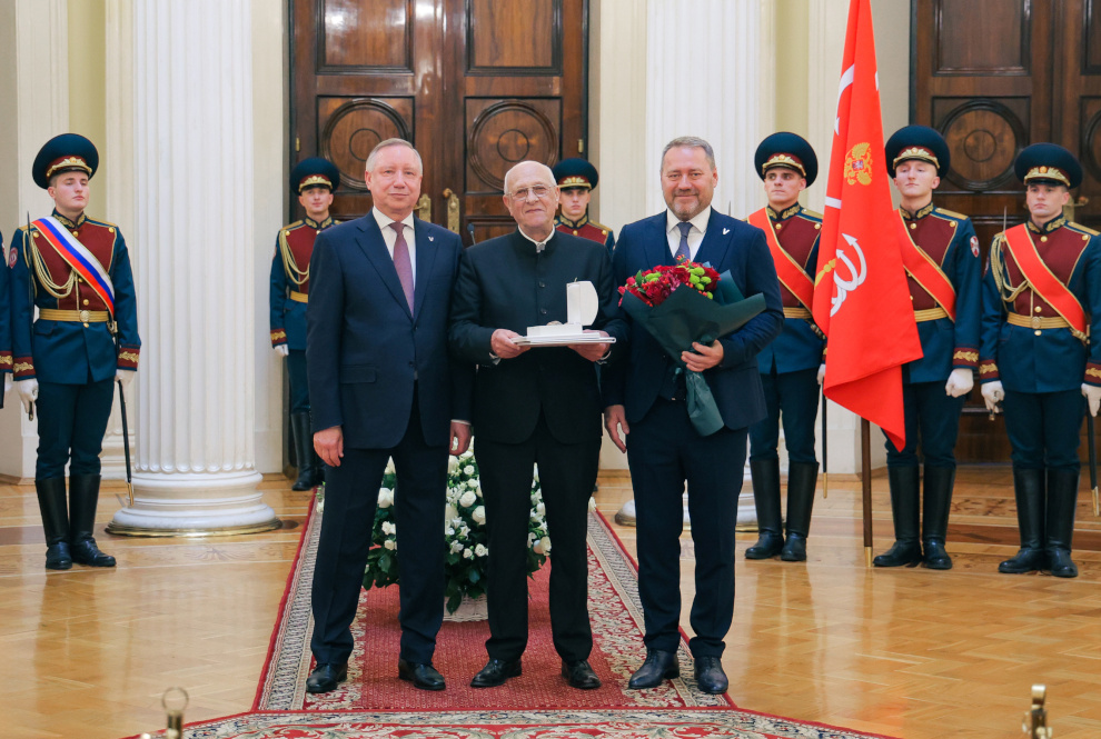 Профессору РГПУ им. А. И. Герцена Давиду Голощёкину вручили знак «Почетный гражданин Санкт‑Петербурга»