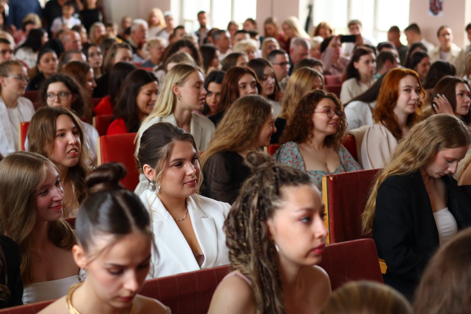 В институте дефектологического образования и реабилитации состоялось торжественное вручение дипломов