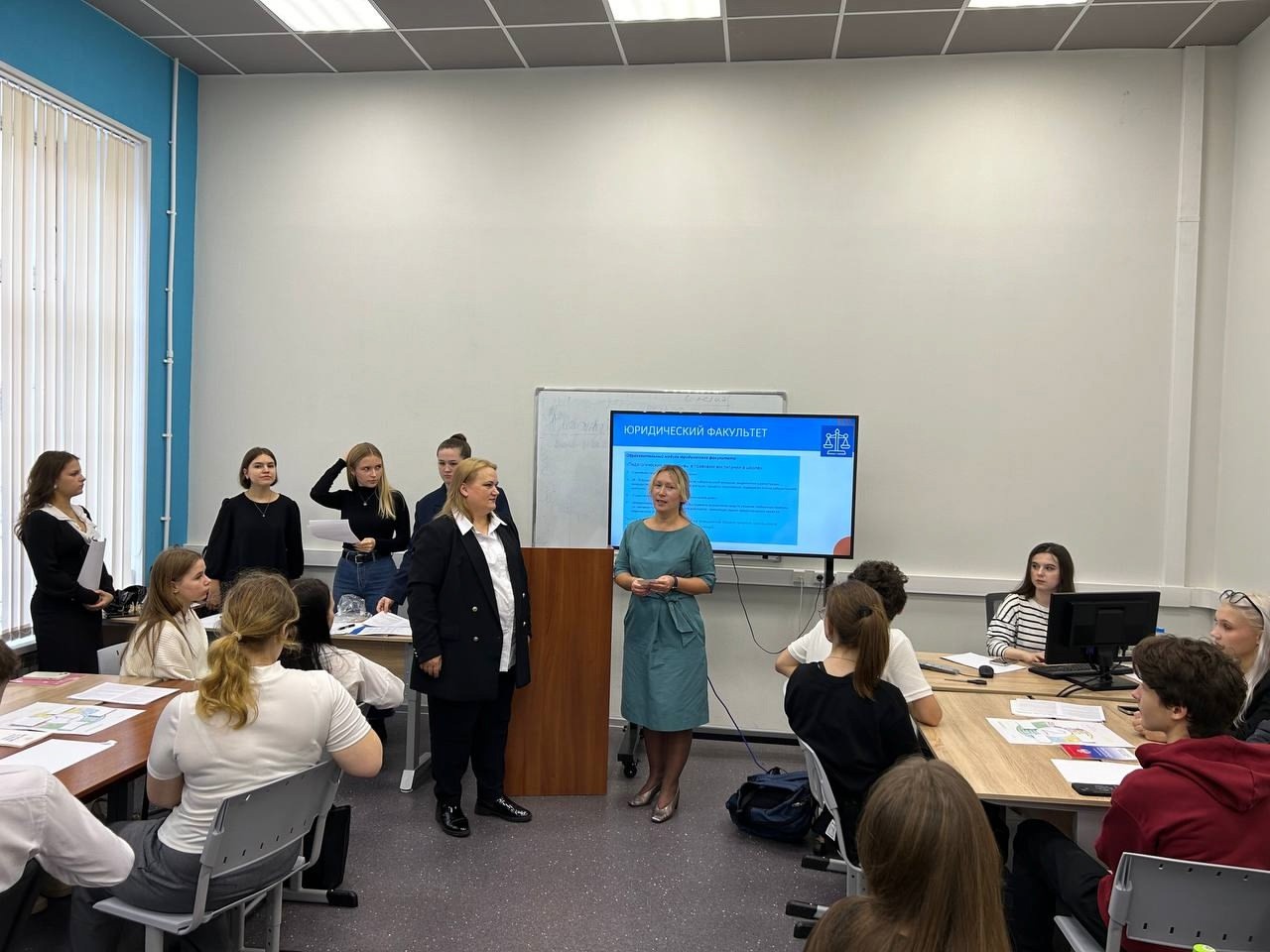 На юридическом факультете прошло первое занятие профориентационно-образовательного проекта для учащихся классов психолого-педагогической направленности «Герценовская среда»
