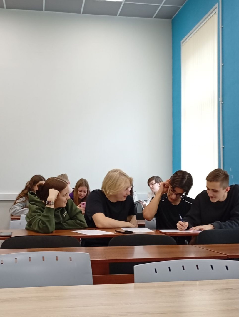 В рамках проекта "Герценовская среда" доцент кафедры международного права З.Ш. Матчанова провела занятие со школьниками на тему: "Глобальные проблемы человечества и международно-правовые средства их решения"