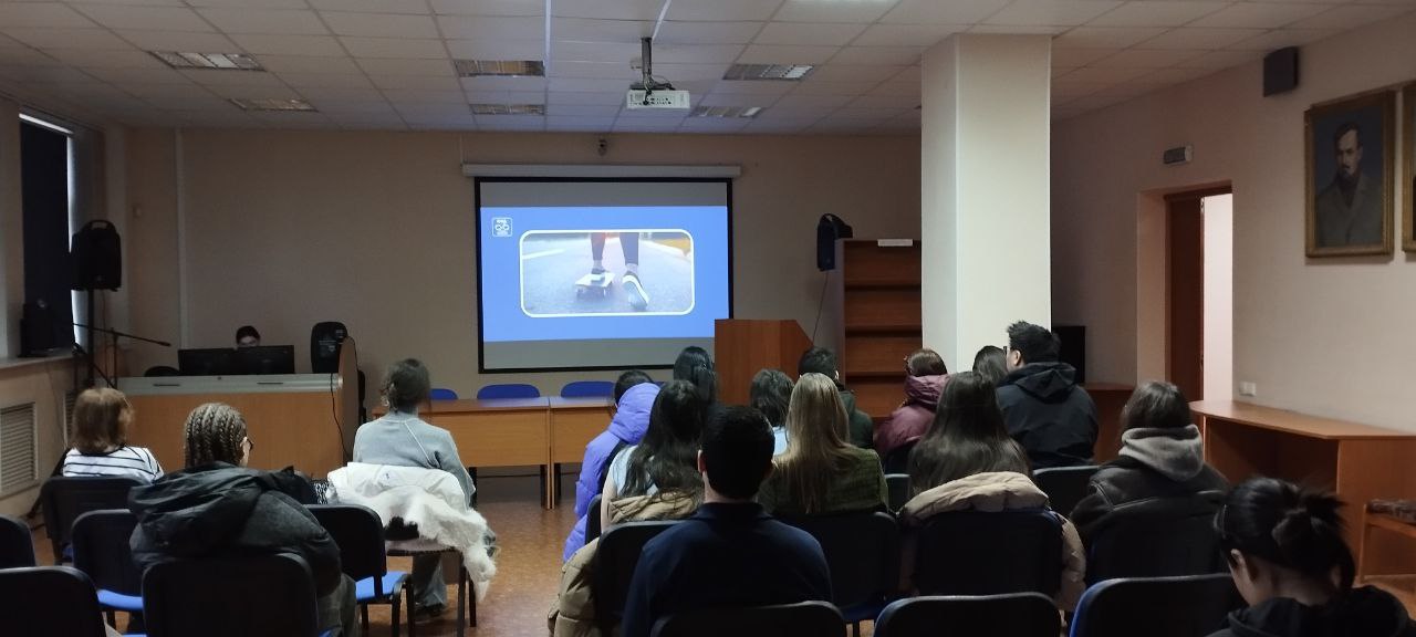  Кураторский час на тему «Соблюдение правил дорожного движения и соблюдение правил личной безопасности при пересечении проезжей части»