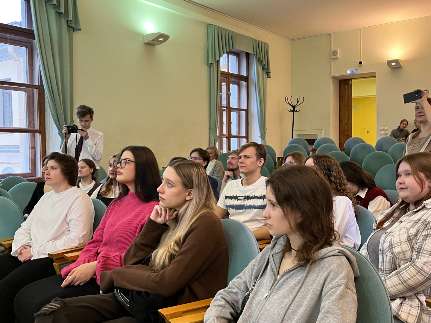 pzFVLjvCDRM - Sergey Komarov.jpg