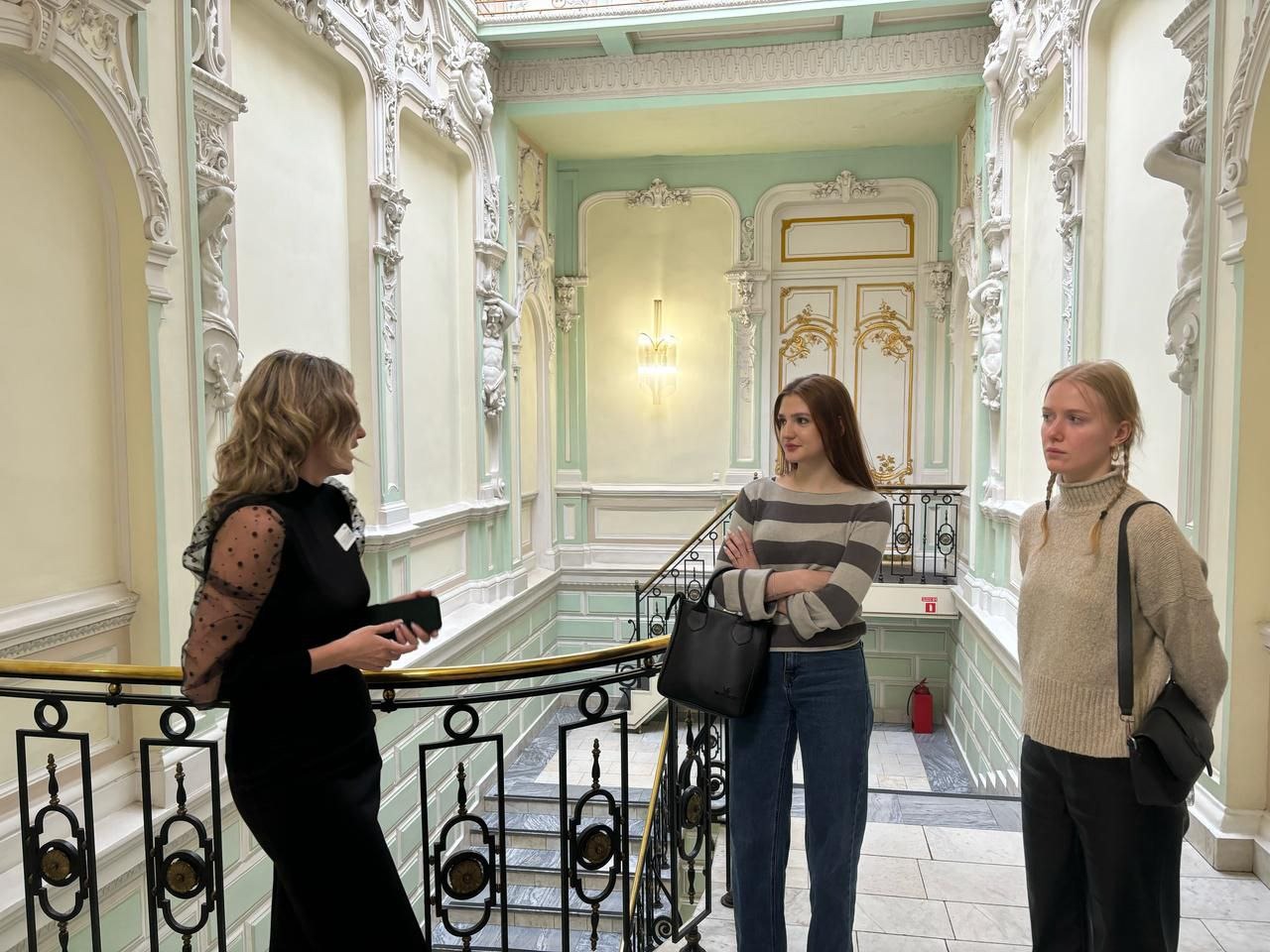 Студенты Герценовского университета посетили экскурсию в офисе банка ВТБ