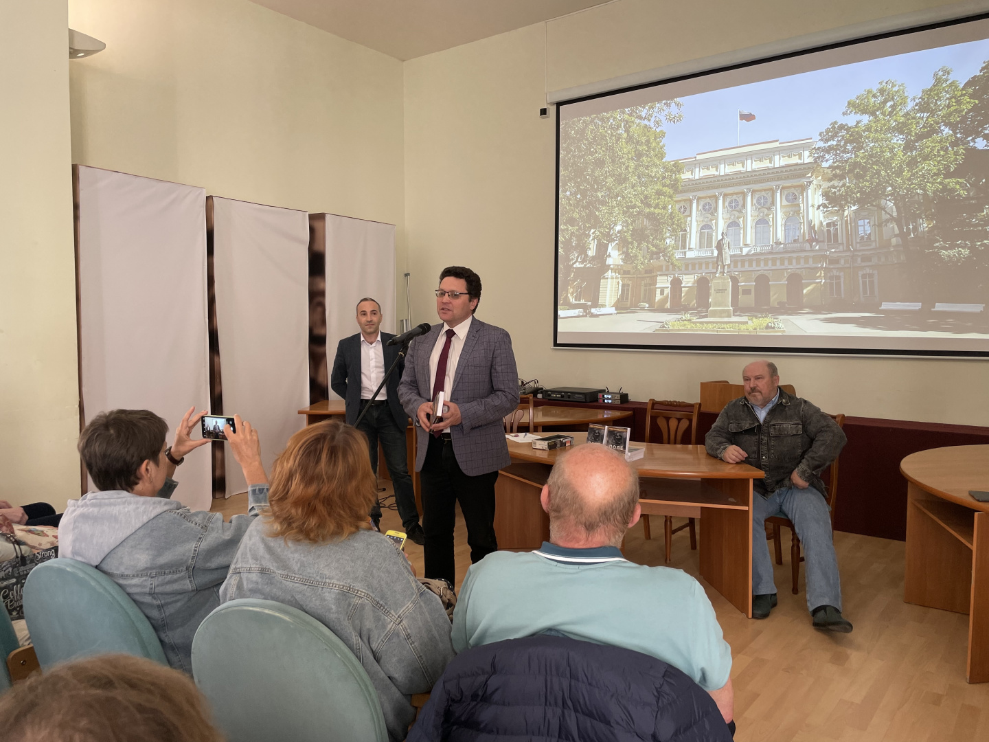 В Герценовском университете прошла презентация альманаха «Поле битвы. Русские поэты о войне и мире»