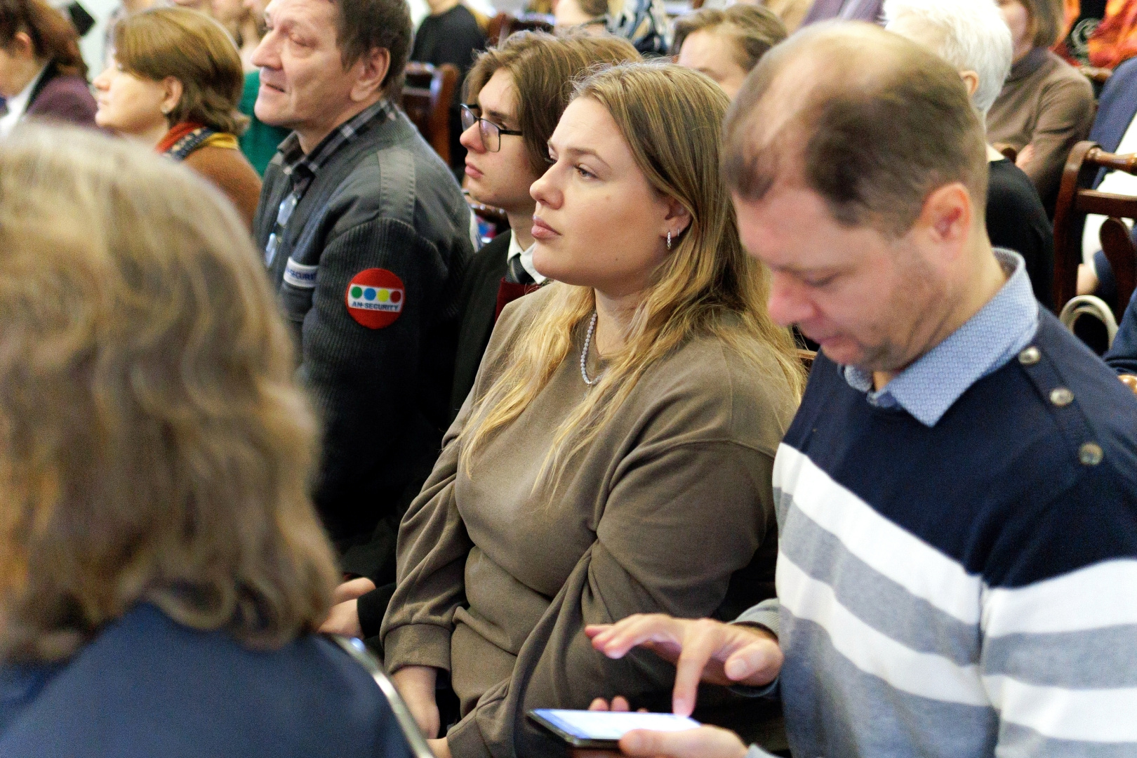 Преподаватели и студенты института посетили торжество по случаю 25-летия общины глухих храма в честь апостолов Петра и Павла при РГПУ им. А.И. Герцена