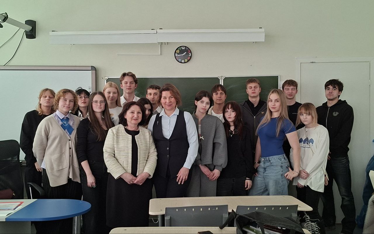 Доцент Ольга Подшувейт рассказала одиннадцатиклассникам о профессии географа