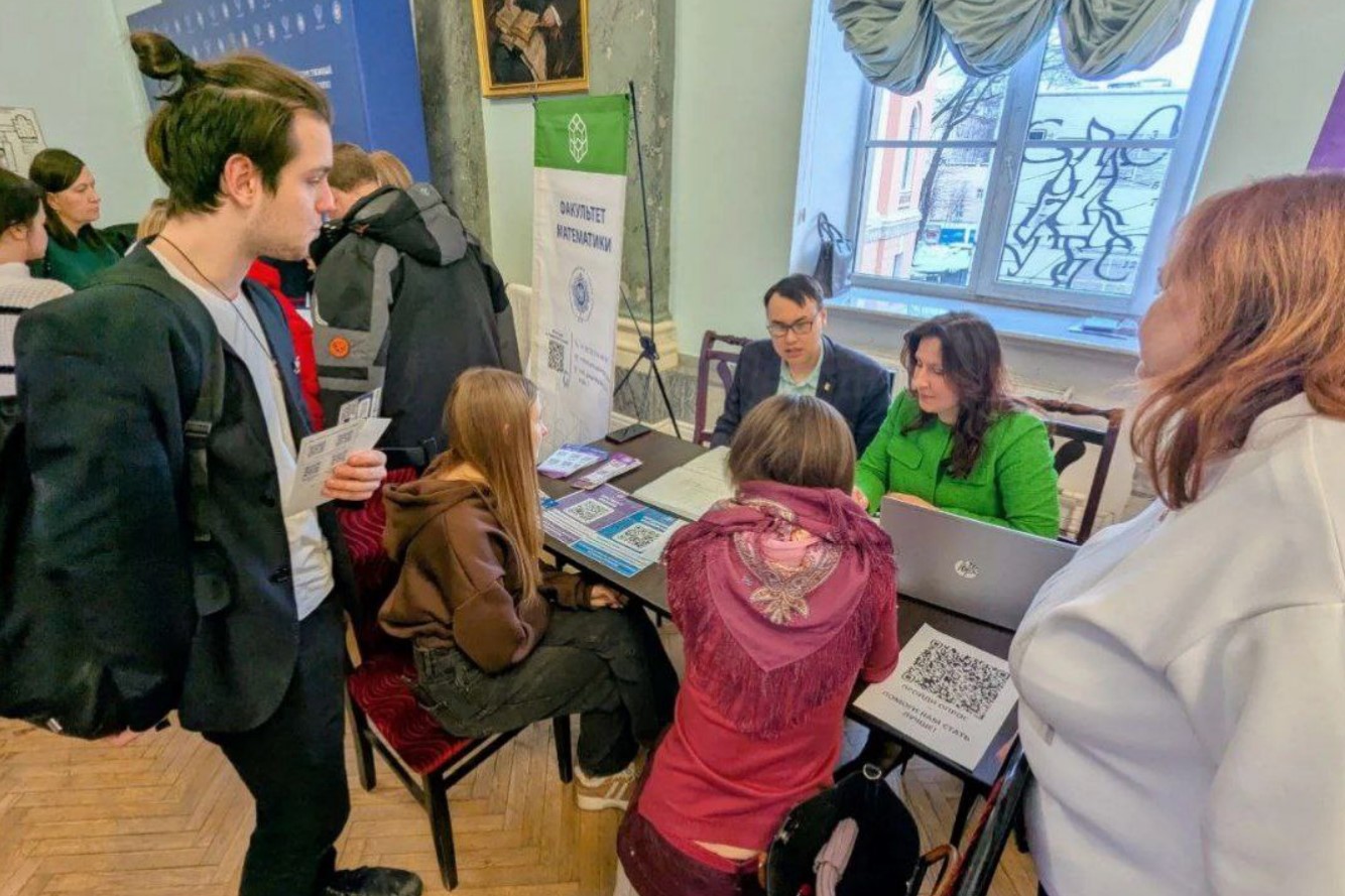 Институт физики принял участие в Дне отрытых дверей Герценовского университета