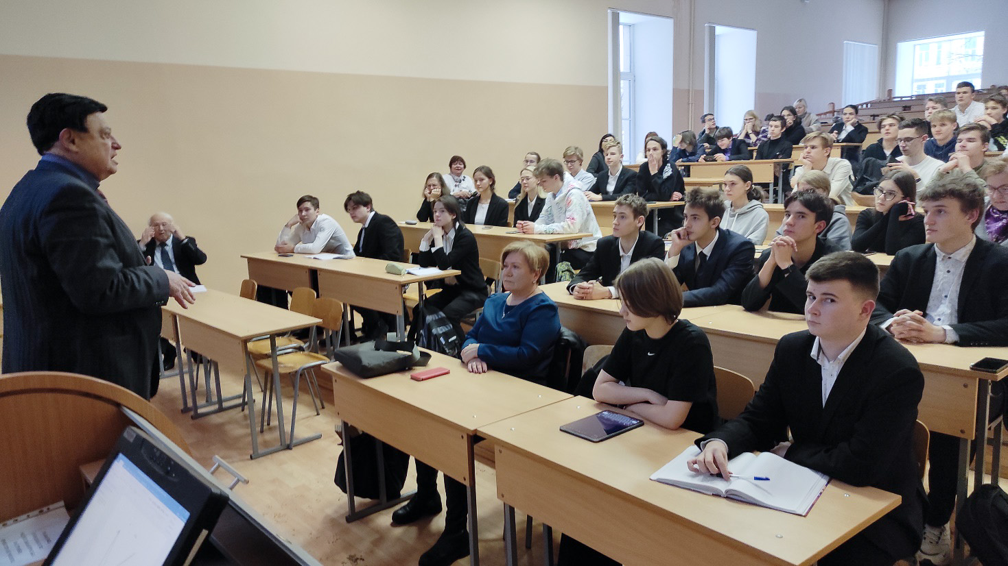 open-lecture-zelikman-2023-003.jpg