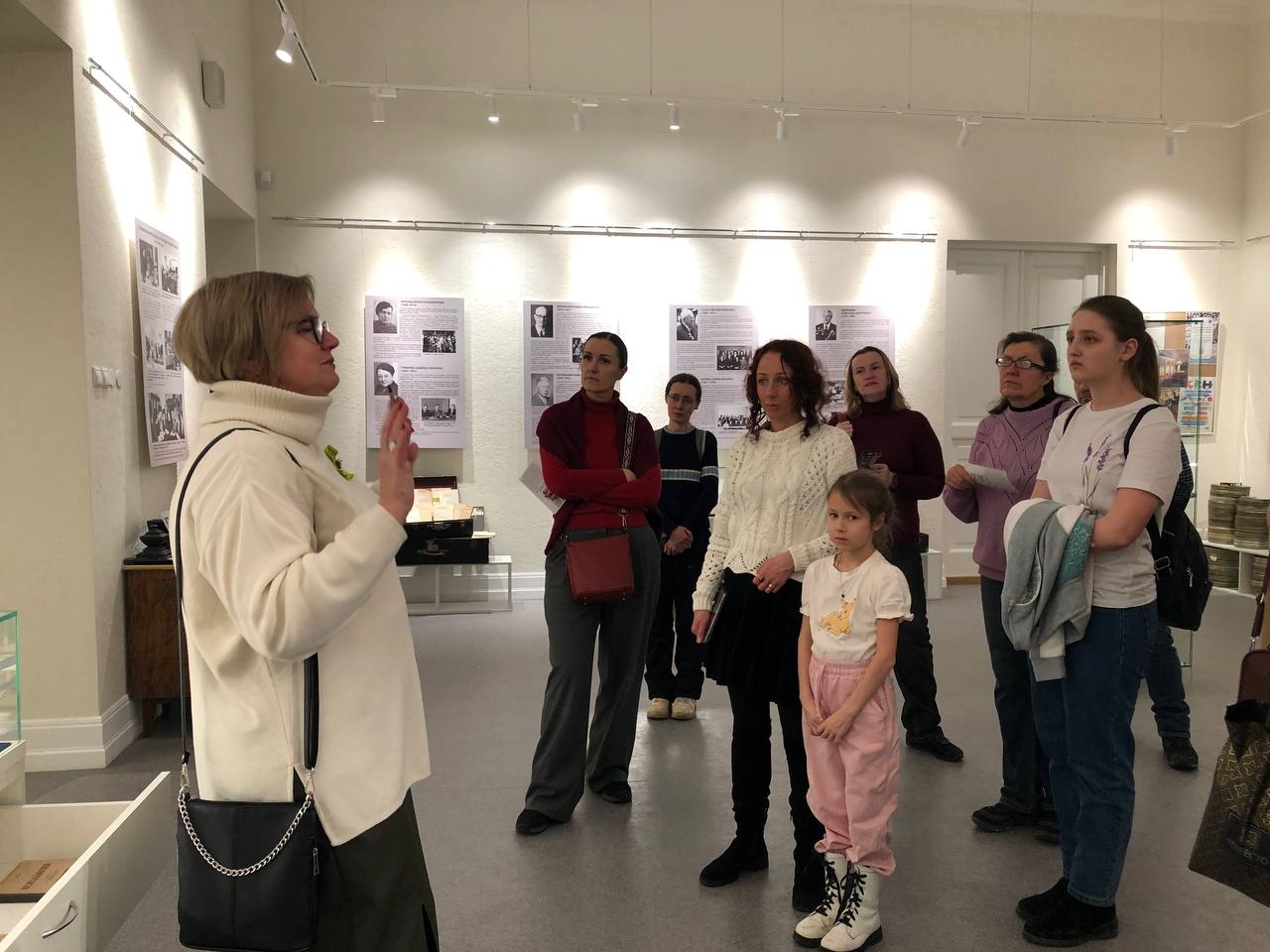 История, к которой хочется возвращаться: выставка «От Воспитательного дома к ведущему педагогическому университету России» продолжает встречать гостей