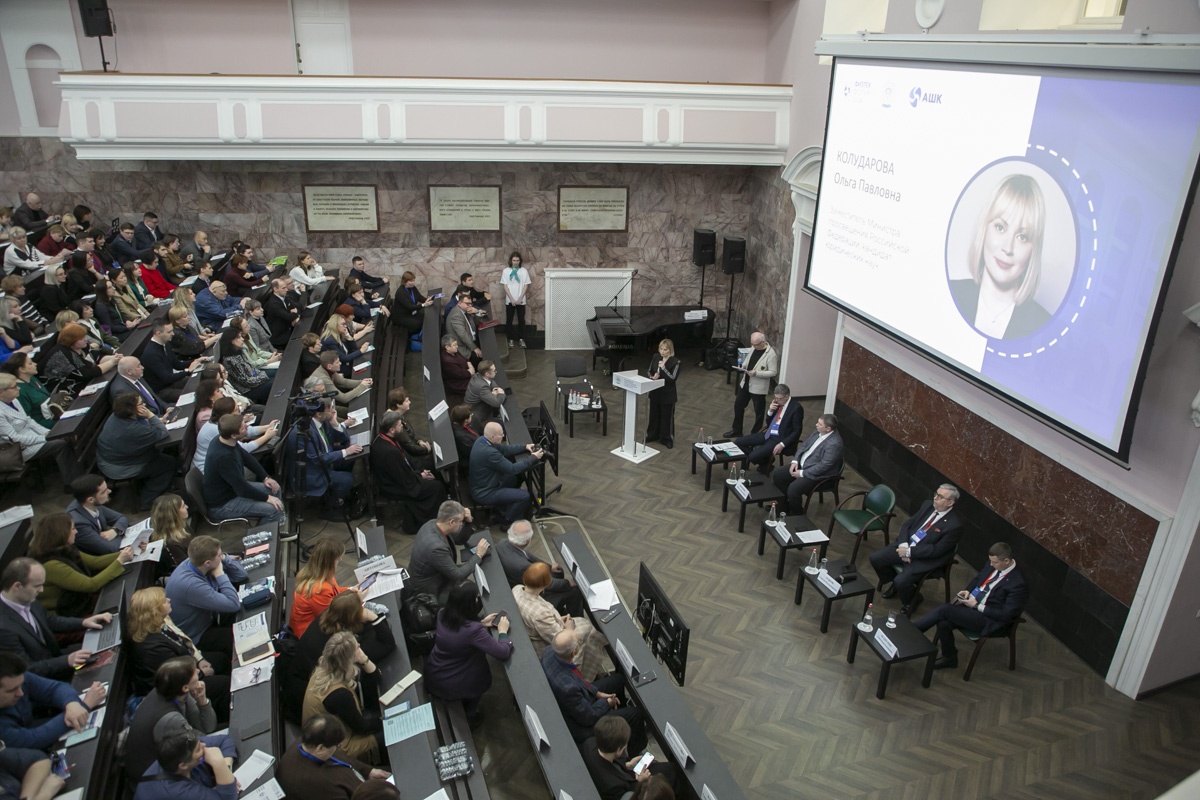 Минпросвещения России: Каждый третий школьник при сдаче ЕГЭ выбирает профильную математику или естественные науки