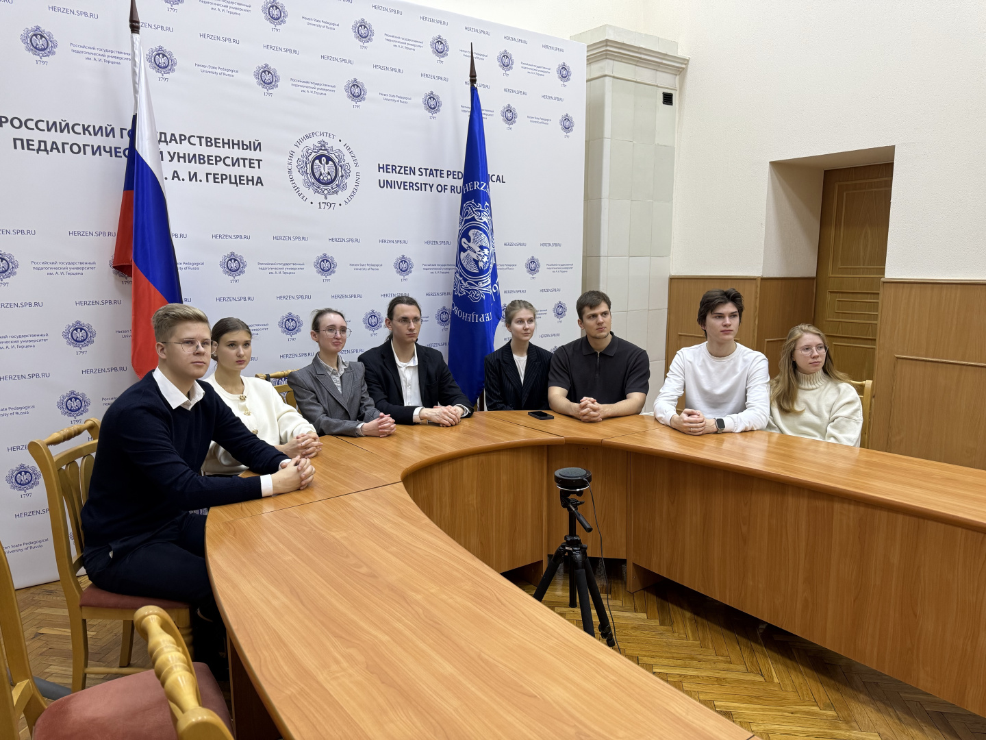 Студенческие семьи РГПУ им. А. И. Герцена приняли участие в парламентских слушаниях «Демографические вызовы и искусственный интеллект»