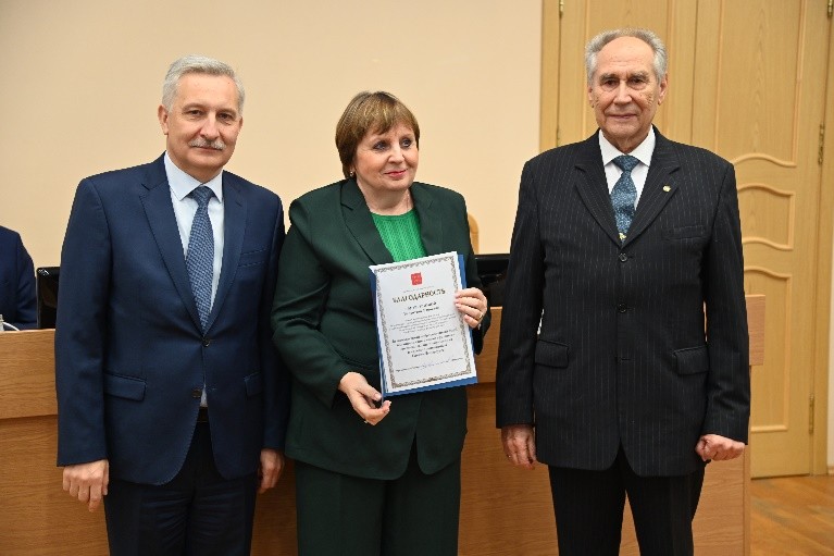 Декан юридического факультета, профессор, доктор философских наук В.Ю. Сморгунова награждена благодарностью Комитета по науке и высшей школе Правительства Санкт-Петербурга