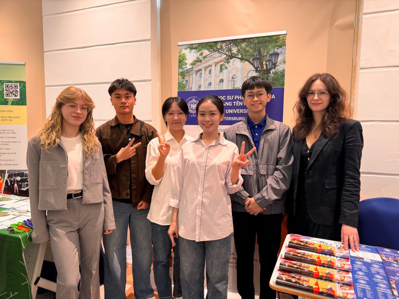 Образовательные программы РГПУ им. А. И. Герцена представлены на выставке «Вузы России — лучший выбор» во Вьетнаме