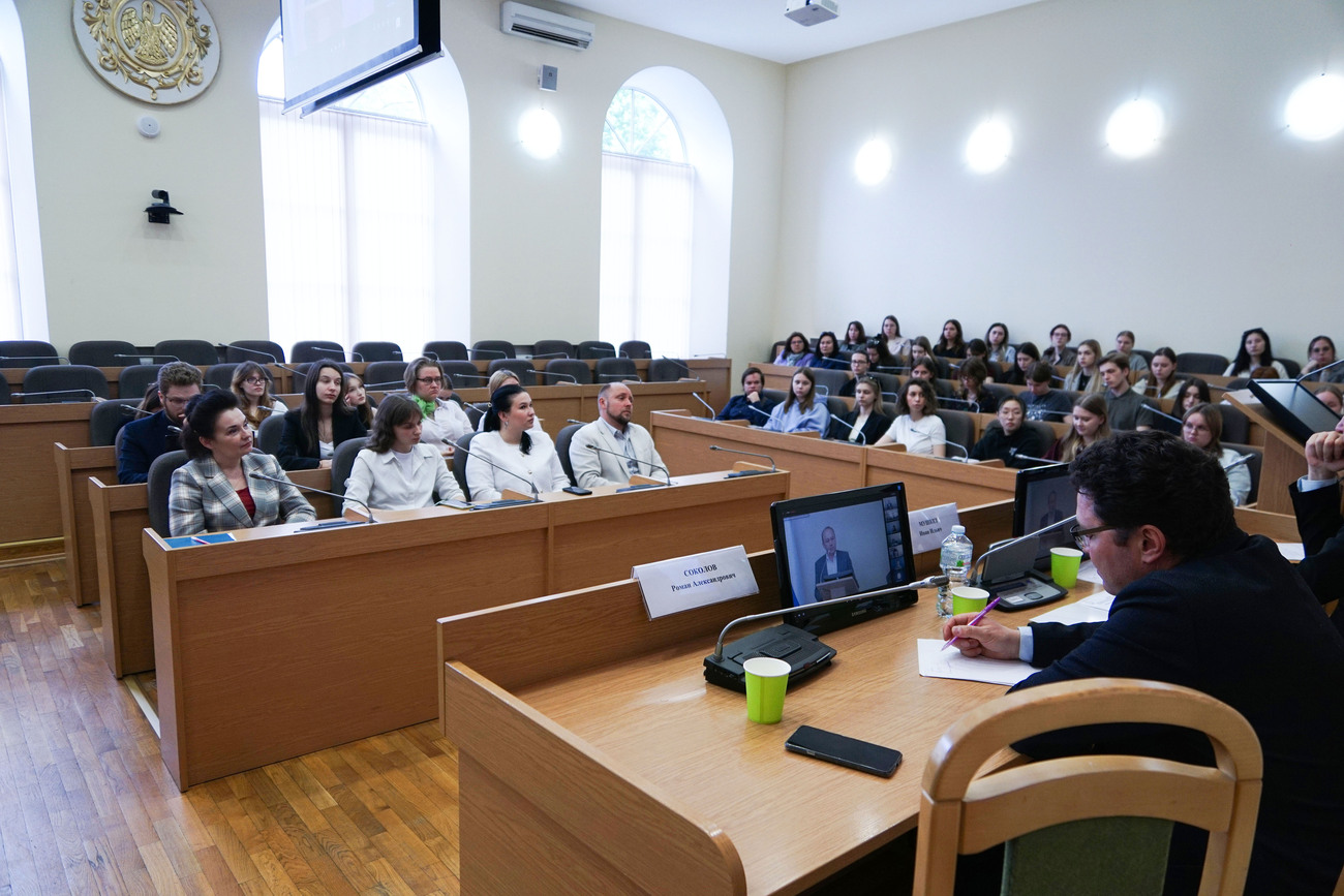 Традиционные ценности и система образования: в РГПУ прошло заседание  международного молодежного дискуссионного клуба «Таврический»