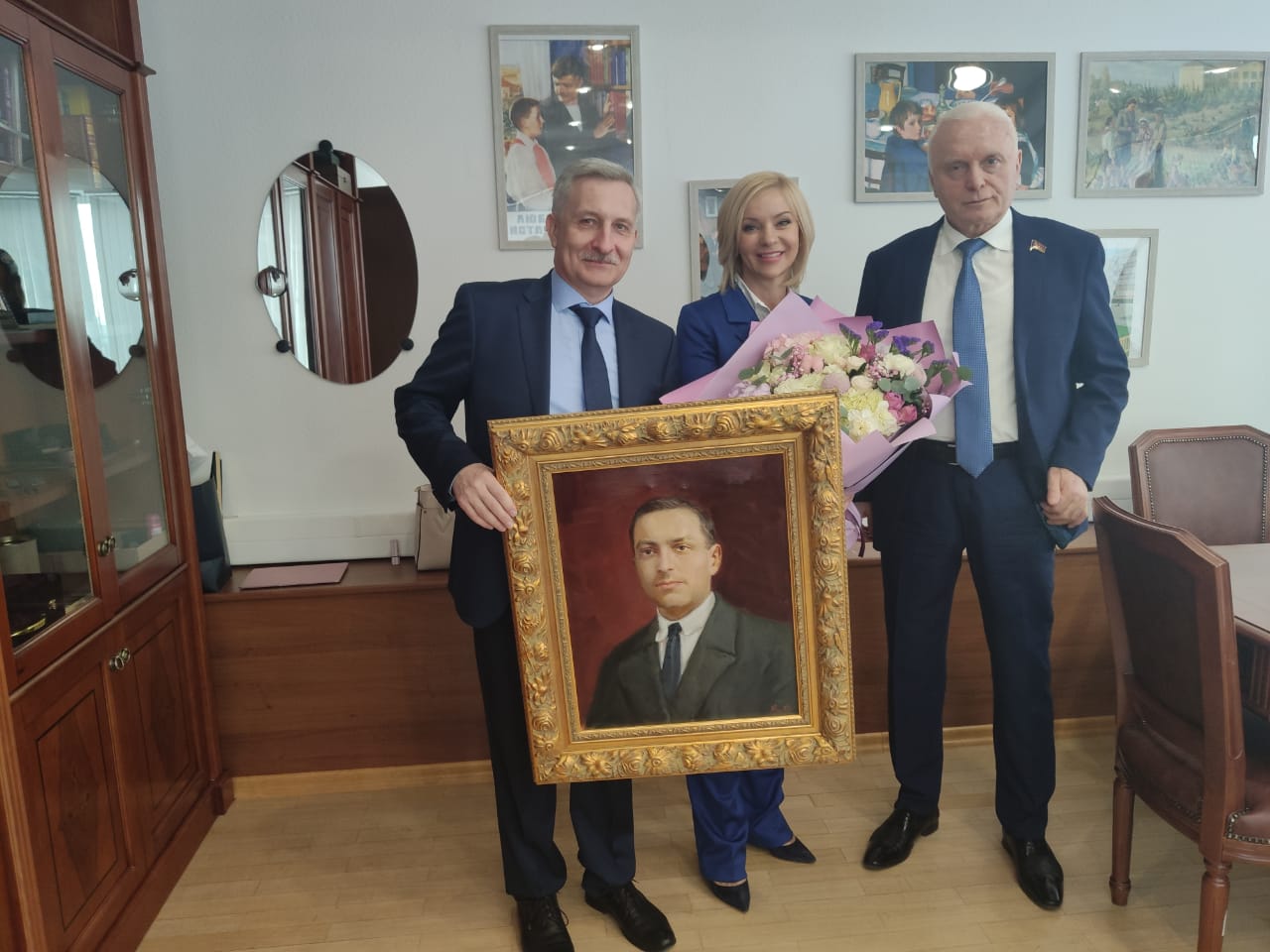 Выставка, посвященная Году педагога и наставника, открылась в Москве