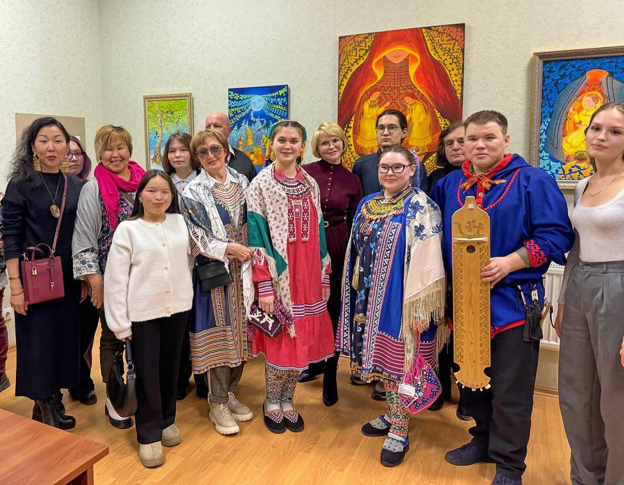 В Санкт-Петербурге открылась первая персональная выставка молодой художницы Анны Нахрачёвой, студентки Института народов Севера