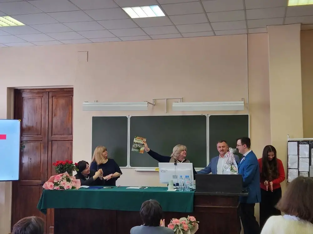 На факультете биологии С.В. Суматохин представил номер журнала "Биология в школе", посвященный деятельности научно-педагогической школы Н.Д. Андреевой