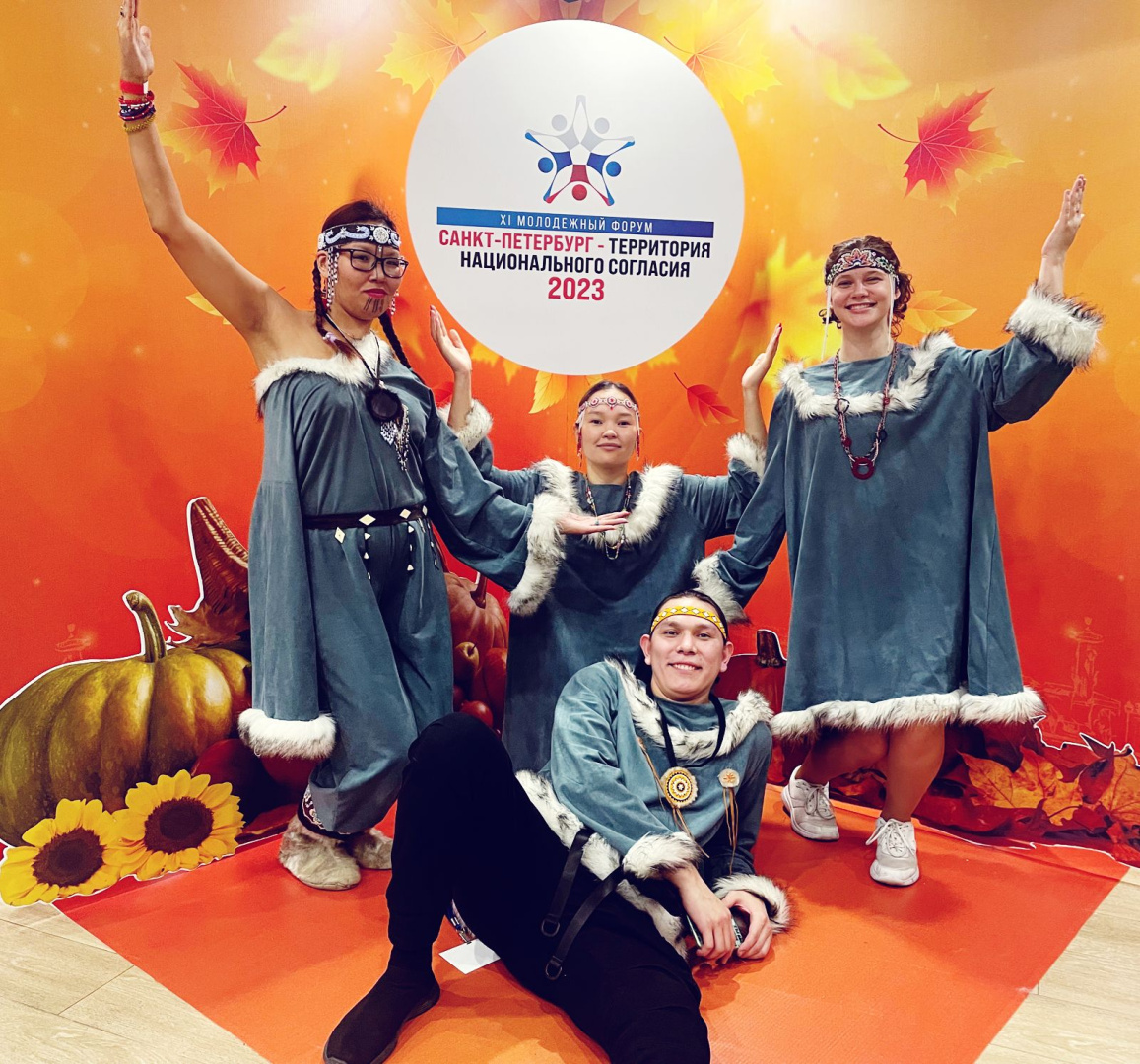 Ассистент кафедры палеоазиатских языков, фольклора и литературы Туре Зоя Геннадьевна и студентка 2 курса института народов Севера приняли участие в ХI Молодежном форуме «Санкт-Петербург - территория национального согласия»