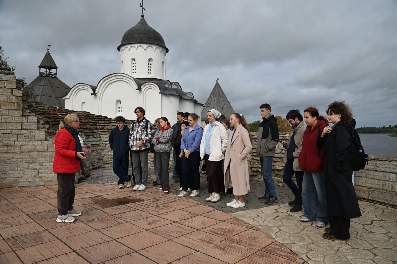 К стенам древней крепости и монастыря: герценовцы познакомились с историей Старой Ладоги