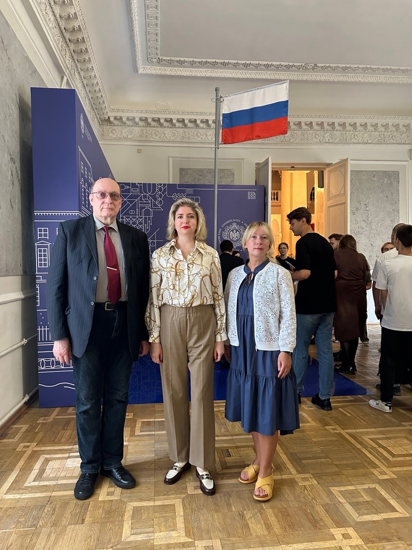 В Герценовском университете состоялась первая церемония поднятия флага в этом учебном году