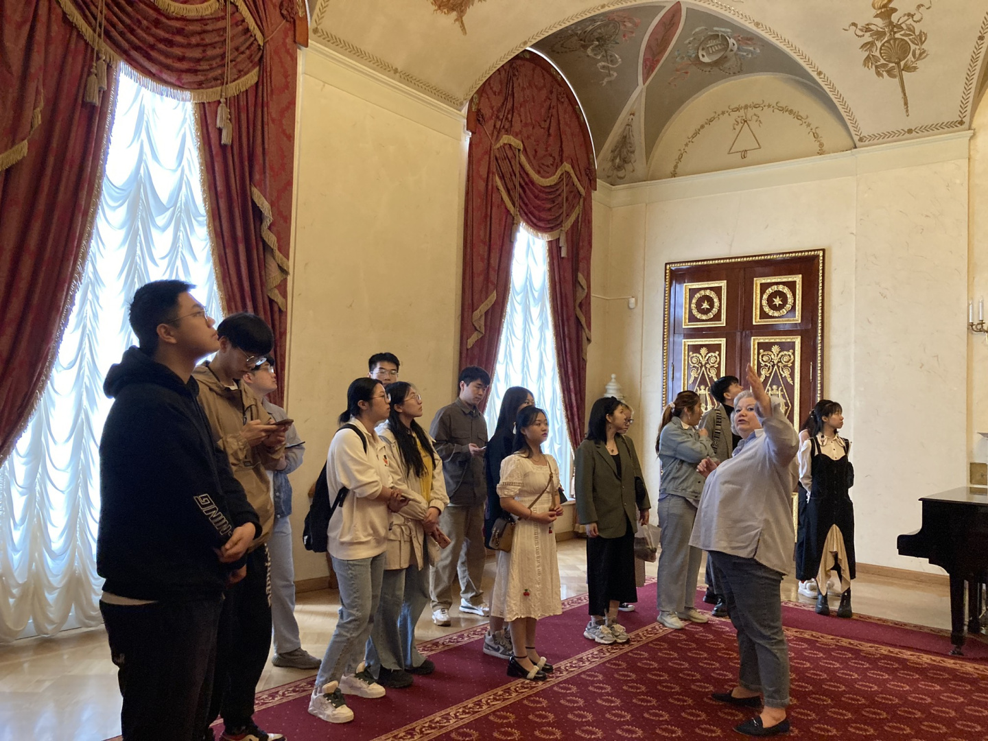 «За кулисами» Александринского театра