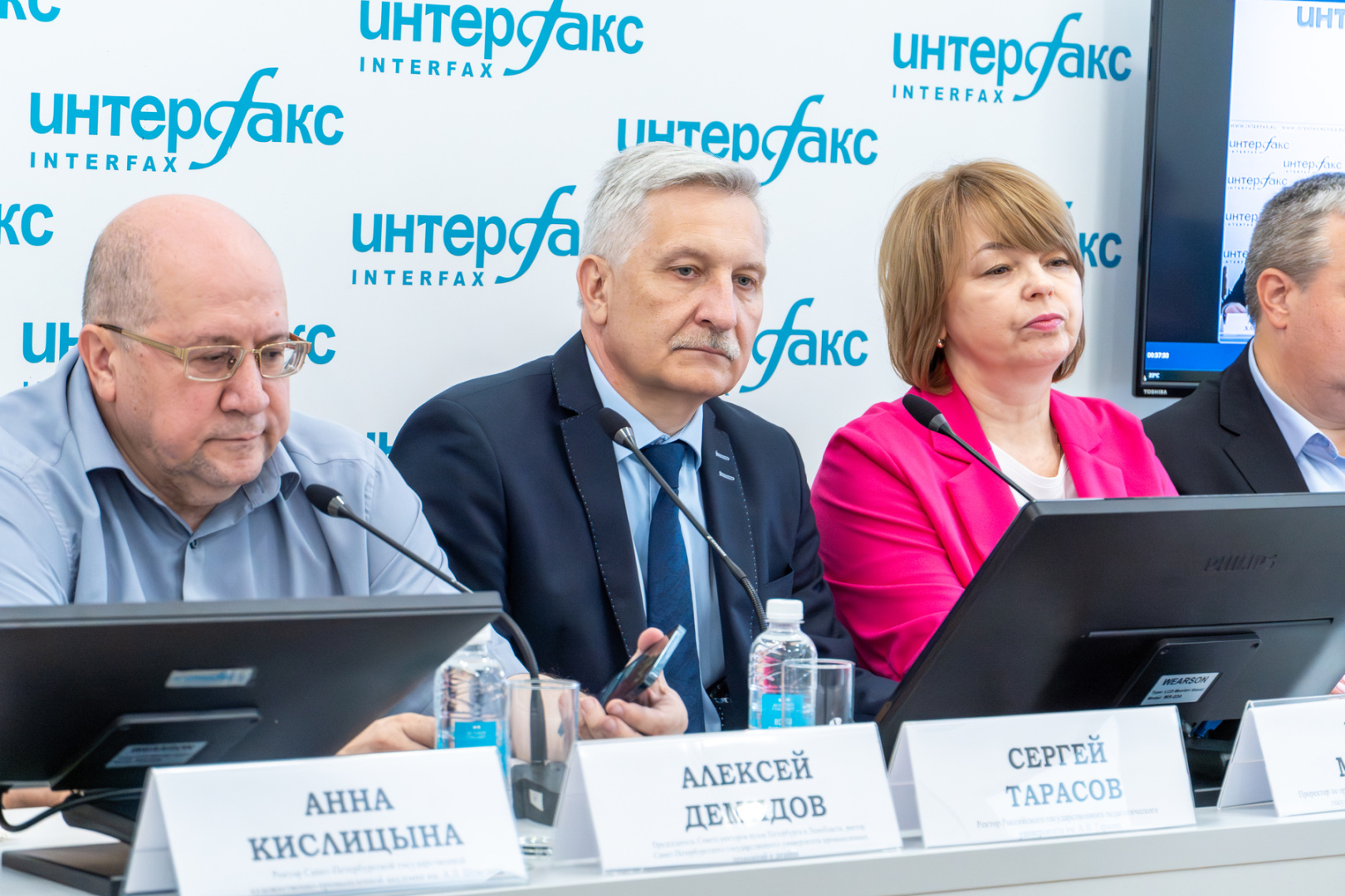 Конкурс в РГПУ им. А. И. Герцена на программы подготовки учителей математики и физики достиг 30 человек на место