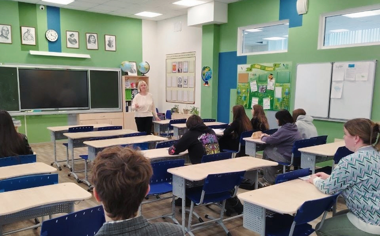 Доцент кафедры тифлопедагогики Е.Б. Быкова рассказала школьникам Ленинградской области об институте дефектологического образования и реабилитации