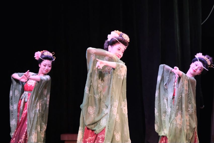 На концерте ко дню молодежи Китая «Зажигательная молодость»