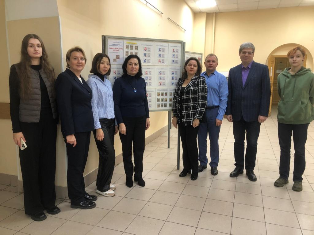 Безгодова С.А., Иконникова Г.Ю. и Громов Ю.В. открыли Университетскую филателистическую выставку «Великая и Непобедимая»