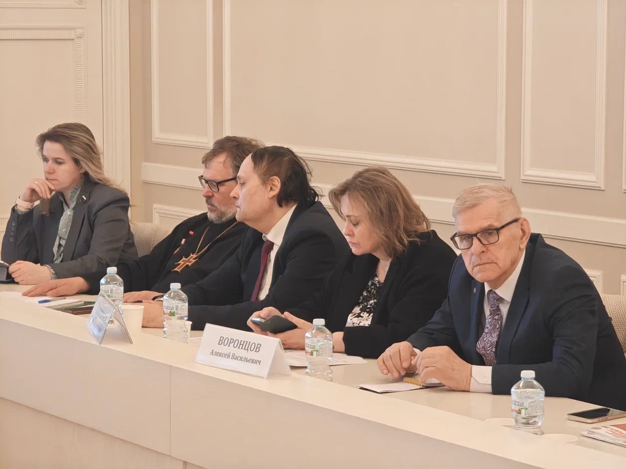 Ученые Герценовского университета обсудили проблематику деструктивного поведения в подростково-молодежной среде.