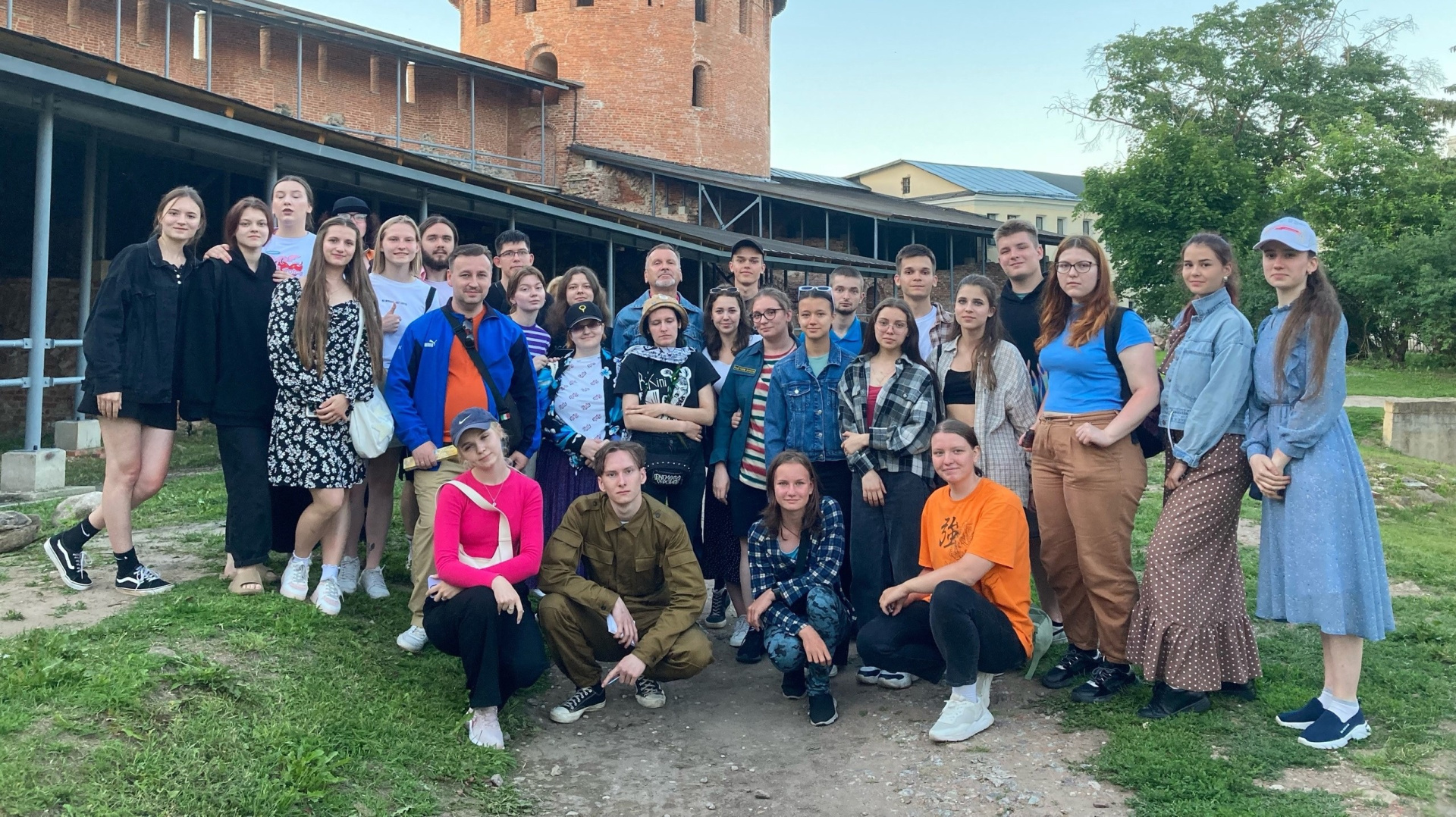 Первокурсники института истории и социальных наук приобретают бесценный опыт в археологической экспедиции в Великом Новгороде